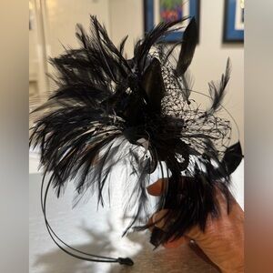 Elegant Black Feather Fascinator